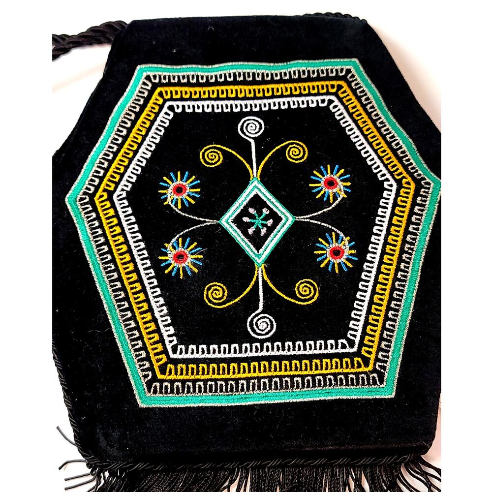 Senaca Purse Iroqois National Museum Anniversary Collection 2007 42,000 Stitches